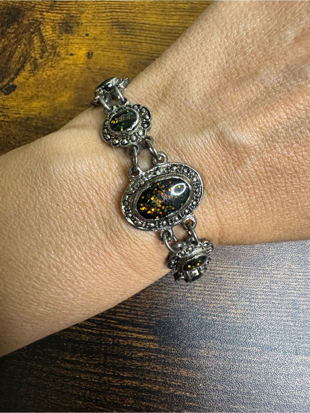 Vintage Black and Gold Fleck Oval Link Bracelet - Silver Tone